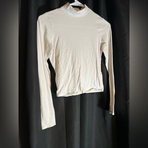 White cropped shirt

(Code : Bananas)